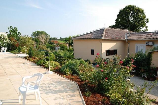 Bungalow Leo Savudrija Exterior photo